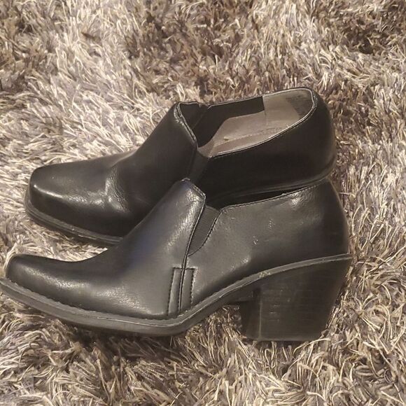 SO Shoes - Womens Booties Size 6.5 